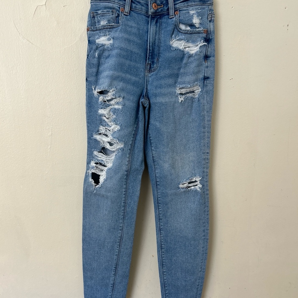 American Eagle Women’s stretch‎ mom  Skinny Blue Jeans w\Distressed size 00 reg
